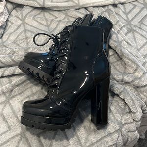 Chunky platform boots